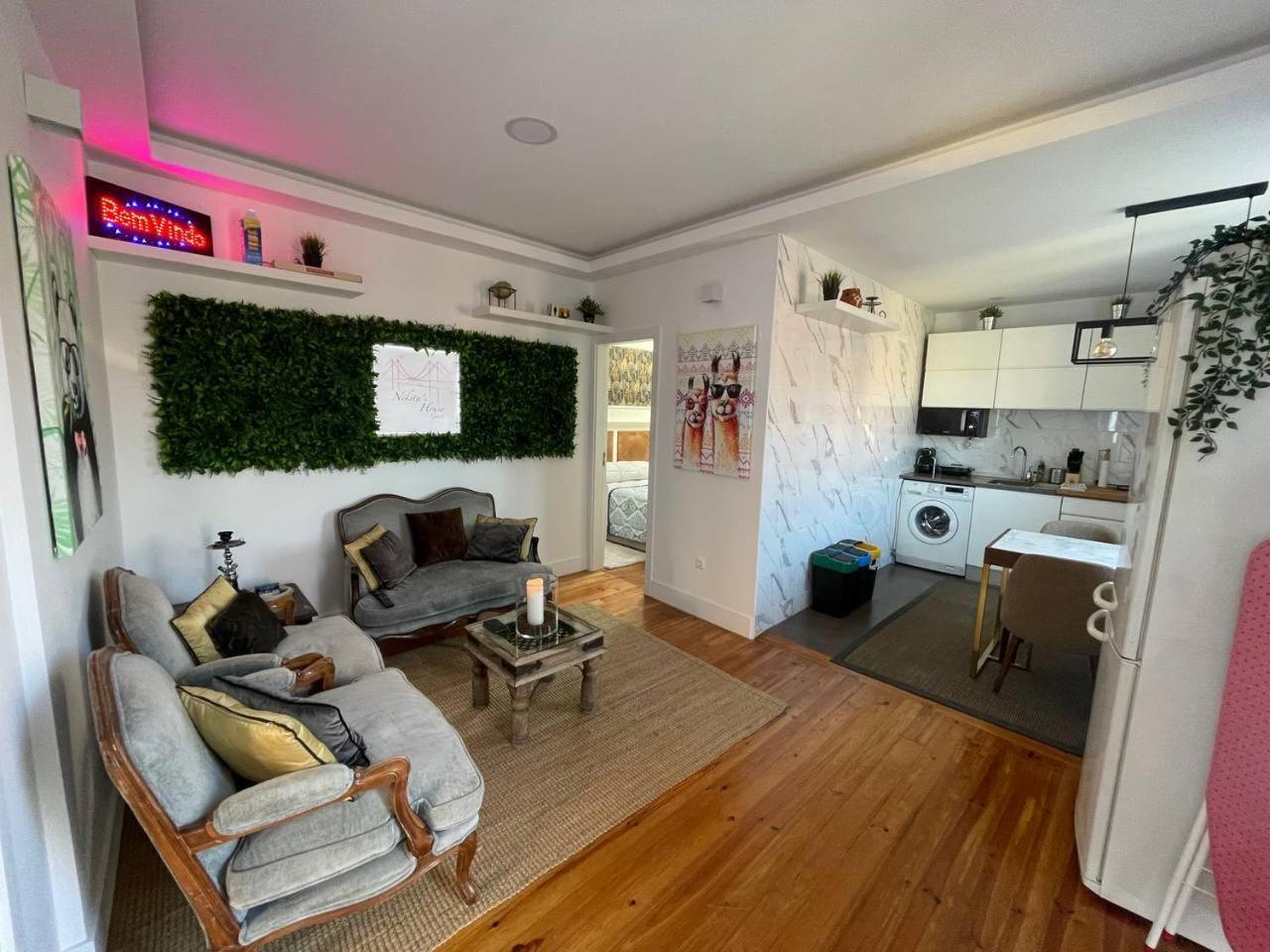 Private Room Trafaria Екстер'єр фото